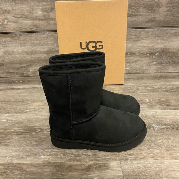 UGG | UGG | Classic Weather Short II Toddler Boots Black Wool Lined NEW - Picture 1 of 7